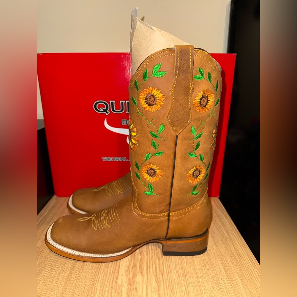 Quire Brown Heeled Boots with Sunflower Embroidery